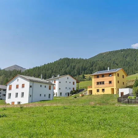 Chesa Pino - アパート Madulain